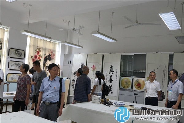 6-27参观美术教室.JPG